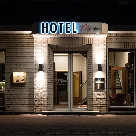 Hotel Matthias Gnarrenburg Exteriör bild