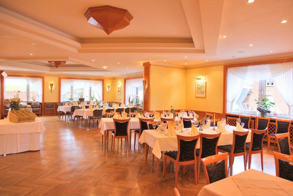 Hotel Matthias Gnarrenburg Exteriör bild