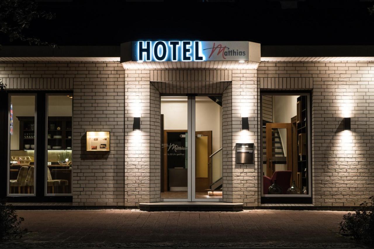 Hotel Matthias Gnarrenburg Exteriör bild